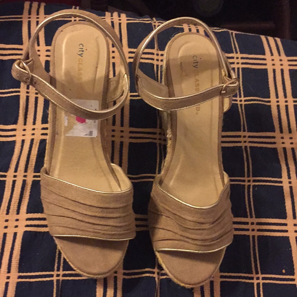 City Classified Wedge shoes